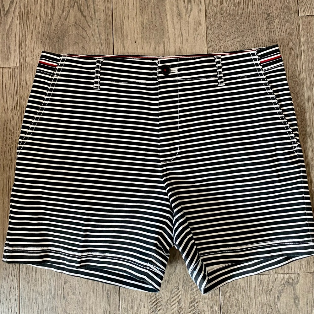 Tommy Hilfiger 5 inch, Classic Stretch Short, worn once. Size 6.
